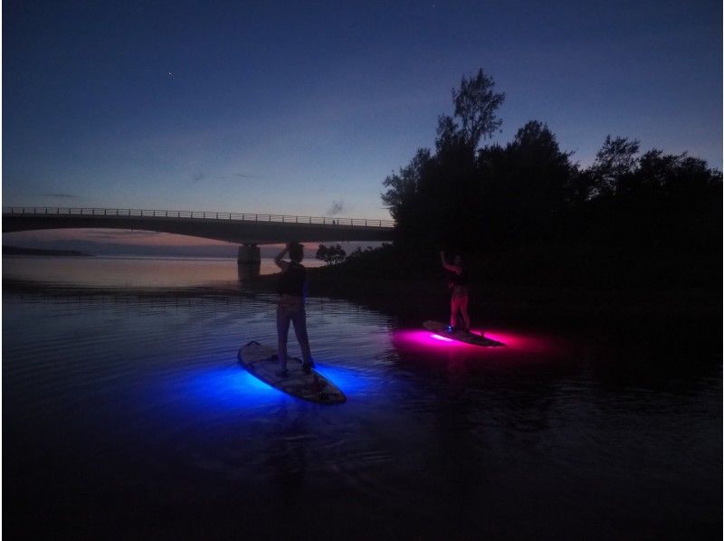 【沖縄・石垣島】サンセット＆ナイトSUP！海の上から眺める夕日は感動！LED付SUP`ボード
