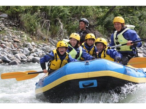 [Hokkaido ・ In Hidaka Rafting] Participation is OK from age 5! Clear stream Japan's best and Sarukawa family Rafting half-day Toursの画像