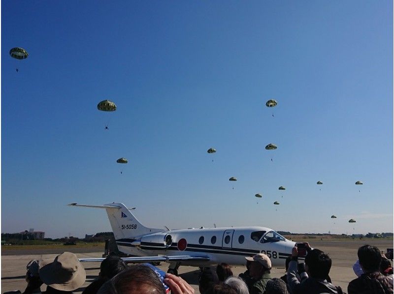 【ＷＥＢ限定】習志野駐屯地入場＆陸上自衛隊「第一空挺団」パラシュート降下訓練見学【15438】