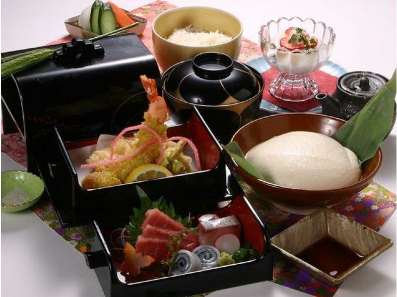 1500本の紅葉に囲まれる本土寺＆伝統美を楽しむ「春花園BONSAI美術館」めぐり【15534】