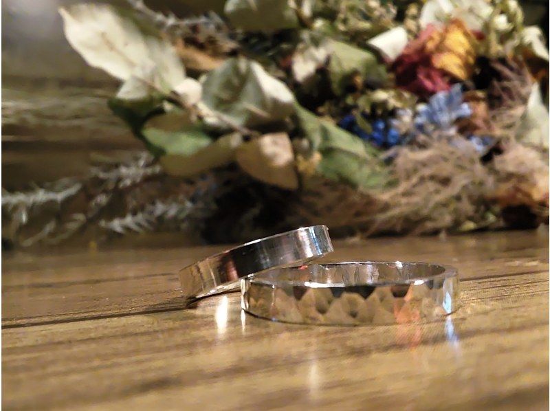 大阪・心斎橋駅徒歩3分】自分の手で作るシルバーリング作り体験！ペア