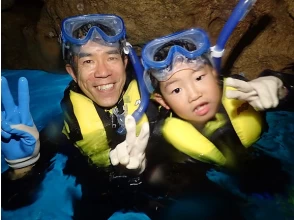 [冲绳绳恩纳]享受小孩！蓝洞浮潜（附喂养和照片/动画礼物）の画像