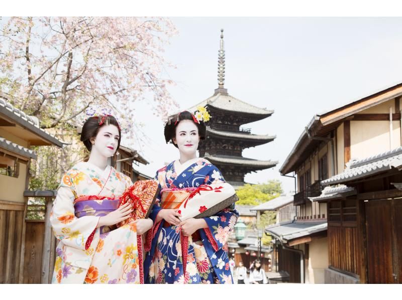 [Kyoto, Kiyomizu-dera Temple] Stroll around Kyoto's streets in a maiko costume for 60 minutes and enjoy a cherry blossom viewing! Maiko Stroll Plan 21,000 yen → 11,900 yen (excluding tax)の紹介画像