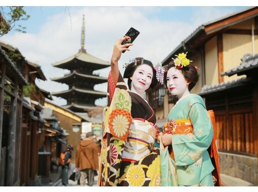 "Super Summer Sale 2024" [Kiyomizu-dera Temple, Kyoto] Stroll around the streets of Kyoto in a maiko costume for 60 minutes! Maiko Stroll Plan 21,000 yen → 11,900 yen (excluding tax)の画像