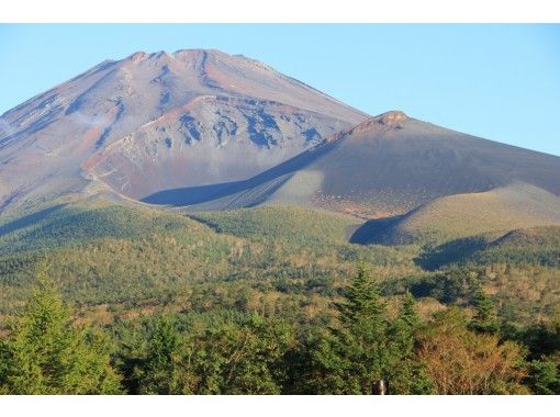 【富士山・宝永山】富士山頂を目指すだけが富士登山じゃない！大迫力の《富士山宝永火口ツアー2024》の画像