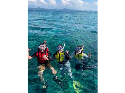 [Okinawa / Kouri Island] Experience with a secure charter for each group! Let's look for clownfish and turtles Snorkel tour 90 minutes ♪の画像