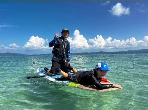 [Okinawa / Kouri Island / SUP] Experience with a secure charter for each group! Experience a new sensation sap! Paddle sap rental 30 minutes ♪の画像