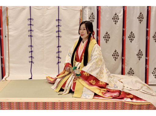 [Heian costume experience in Tokyo] Experience wearing Junihitoe (Aoi) limited to 2 groups! Free to shoot and bring in a cameraman!の画像