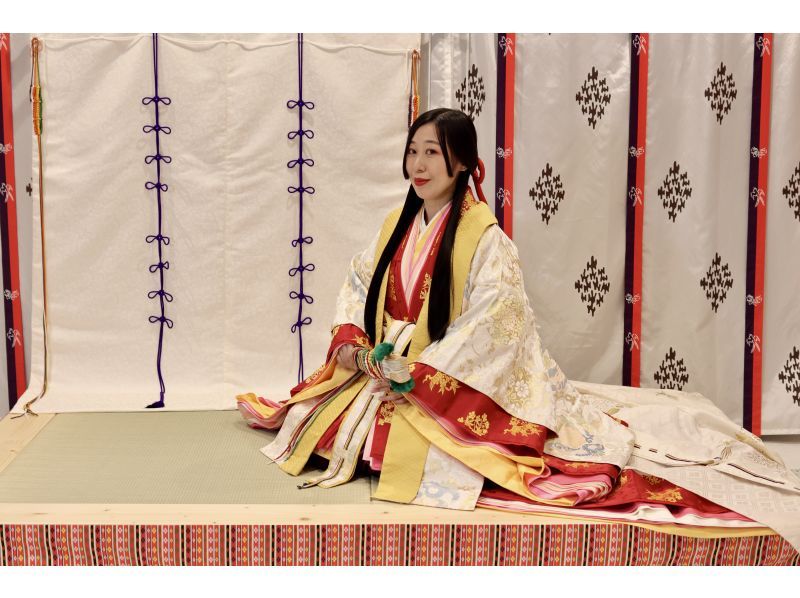 [Heian costume experience in Tokyo] Experience wearing Junihitoe (Aoi) limited to 2 groups! Free to shoot and bring in a cameraman!の紹介画像