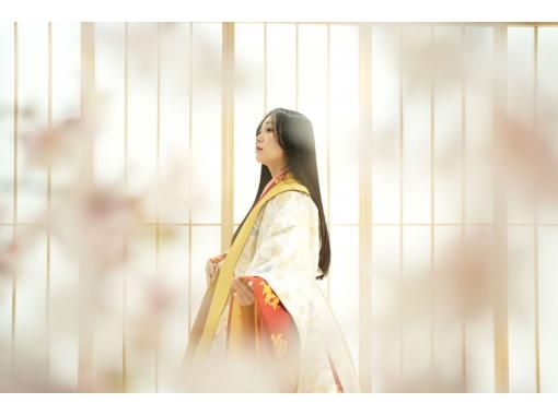 【東京・神楽坂で平安変身体験】1日2組限定の十二単(葵)着付体験! 【東京・神楽坂で平安変身体験】1日2組限定の十二単(葵)着付体験!