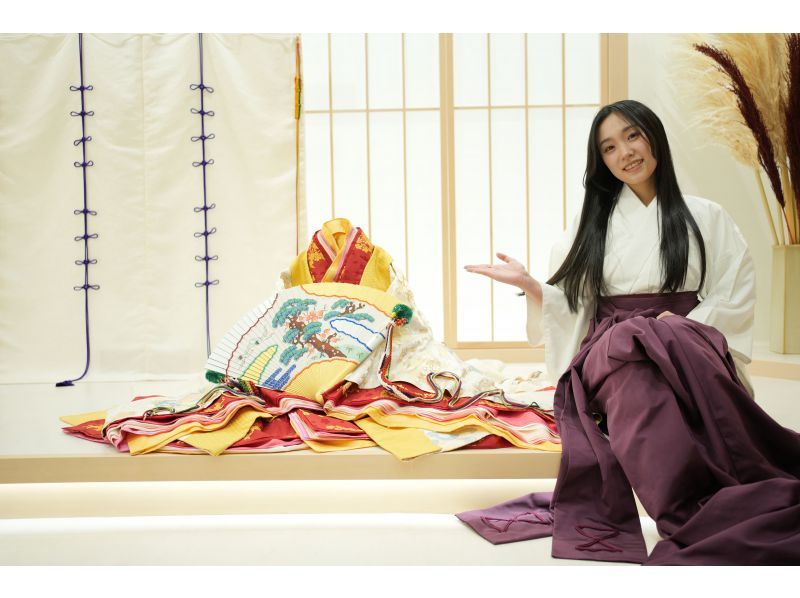 東京・神楽坂で平安変身体験】1日2組限定の十二単(葵)＆束帯着付ペア