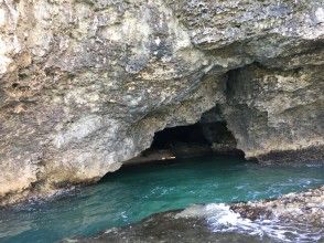 【沖縄・石垣島】青の洞窟までは自然に触れながらトレッキング！青の洞窟＆シュノーケルツアー