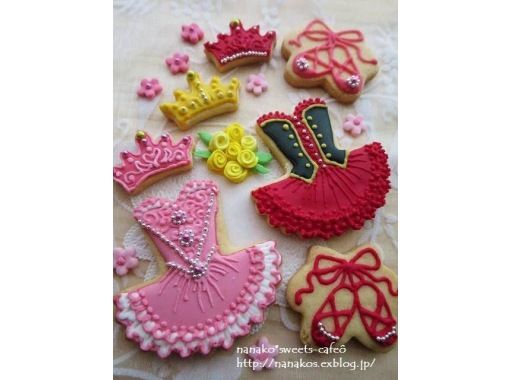 Why not try making pop-style decorated cookies out of polymer clay in a townhouse that was used as a TV/movie location? (Please call us to confirm availability of materials if you would like to make a reservation now.)の画像