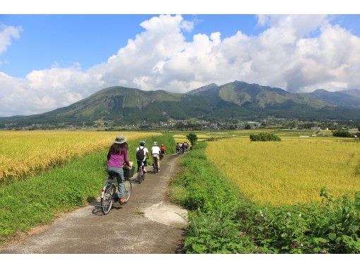 [Kumamoto / Aso] Let's go around the superb panoramic view and the water source! Minami Aso, water source cycling tourの画像