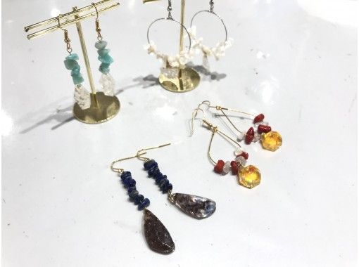 << Stores that can Use a coupon common to all regions Okinawa / Ishigaki island] Making original earrings and earrings packed with Ryukyu glassの画像