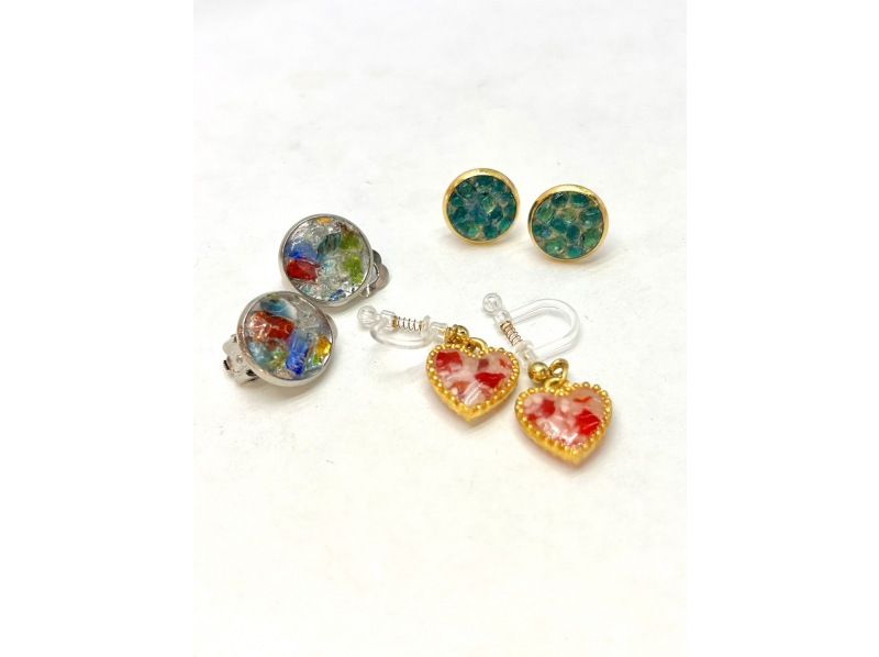 << Stores that can Use a coupon common to all regions Okinawa / Ishigaki island] Making original earrings and earrings packed with Ryukyu glassの紹介画像