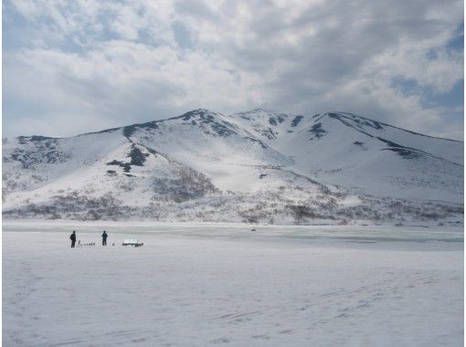 【北海道・知床】春限定！羅臼湖スノートレッキングの画像