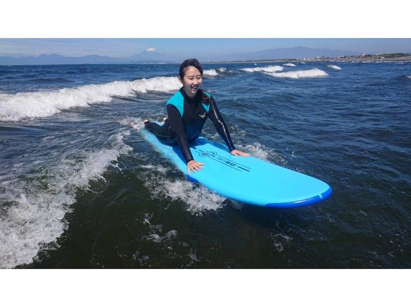 《湘南・江ノ島》サーフィン体験プッシュコース　初めての方、アクティビティとして楽しみたい方♪国際サーフィン連盟公認のお店です♪の紹介画像