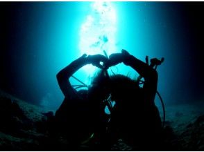 【沖縄・恩納村】専用ボートでご案内！人気の青の洞窟体験ダイビングを気軽に楽しめます！（水中写真プレゼント）の画像