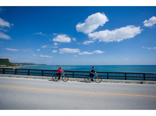 Spectacular cycling around Uruma City's underwater road and four remote islands (Henza Island, Hamahiga Island, Miyagi Island, Ikei Island)!の画像