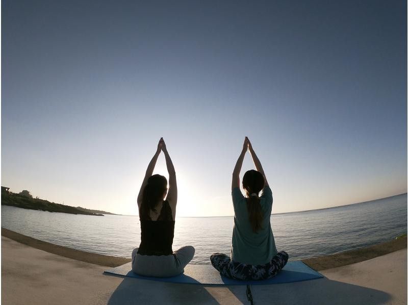 [Okinawa Miyakojima] Beach yoga while listening to the sound of waves ◎ Morning yoga or sunset yoga ◎ English lessons availableの紹介画像