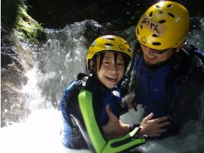 [Shiga] Japan's 100 best waterfalls! Yatsubuchi Falls Shower Climbing Family Course (half-day course: 11:00 meeting)