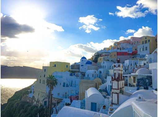 オンライン海外旅行 ギリシャより 崖に建つ白い街並みとエーゲ海が美しいサントリーニ島ツアー アクティビティジャパン