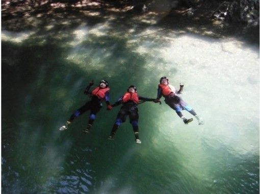 [Kumamoto Prefecture] Canyoning through streams (groups of 2-3 people)の画像