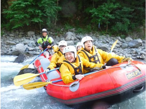 Chartered boat ★ [Yamanashi Rafting experience in Japan's three major torrents! half-day courseの画像