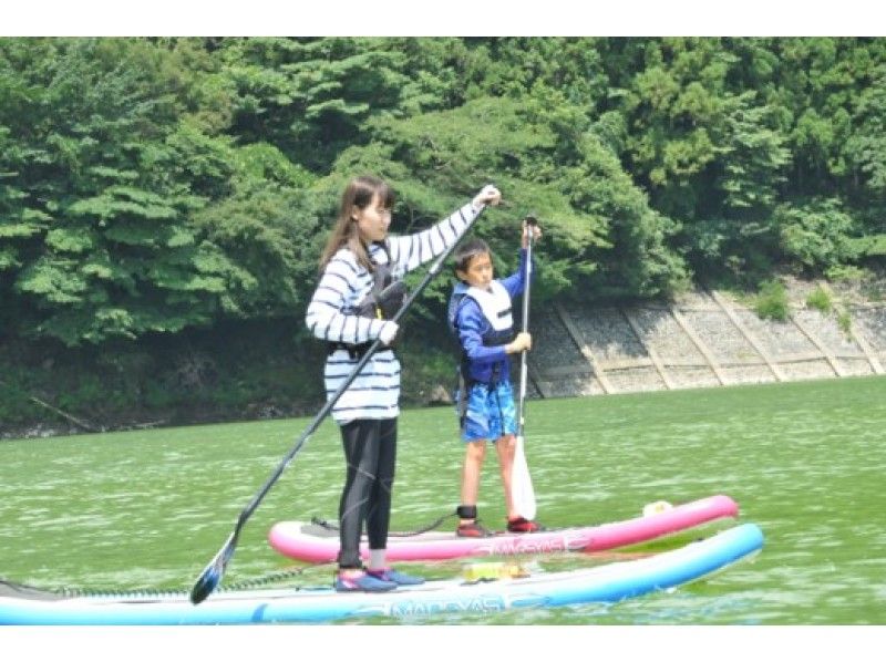 【神奈川・丹沢】小学生からOK！レンタル全て無料！美しい丹沢湖の上をSUPでのんびりクルージング！の紹介画像