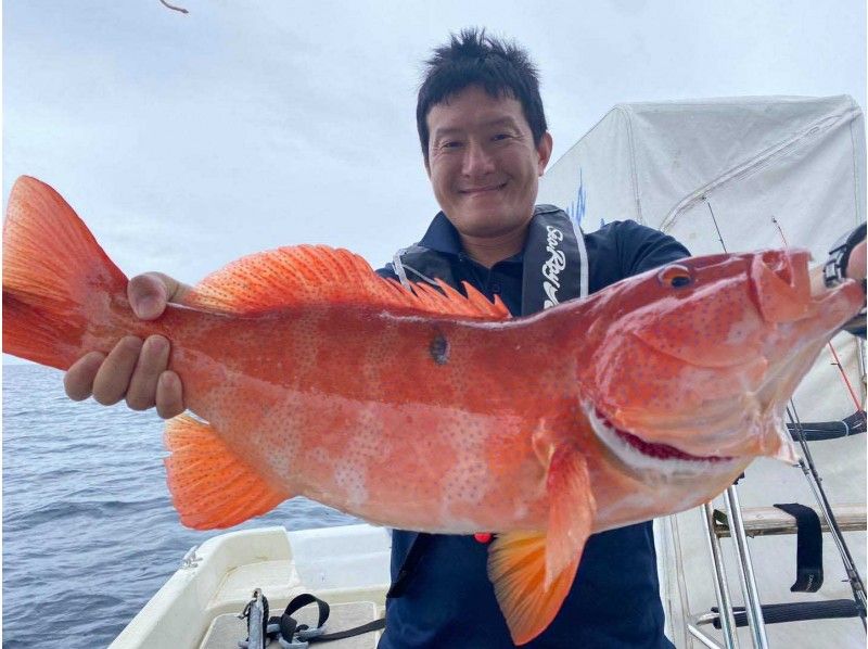 沖縄県 石垣市 大物を釣っちゃおう たっぷり一日ツアー 泳がせ釣りで狙えアカジン 1日 アクティビティジャパン