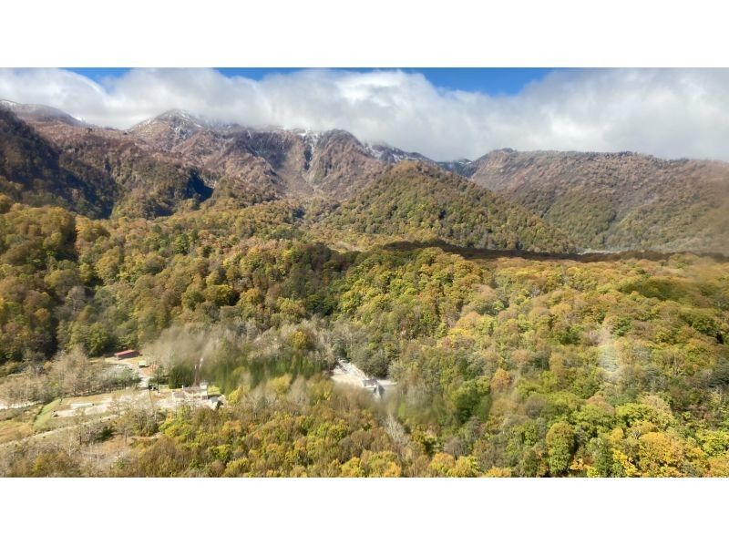 [Gifu / World Heritage Shirakawa-go] Sightseeing from the sky! Hakusan helicopter sightseeing flight of autumn leaves (12 minutes course for 2 people)の紹介画像