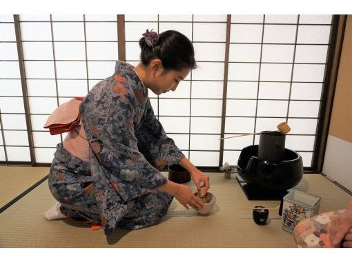 インスタ映え間違いなし！【東京・浅草】着物を着て本格的なお茶室で気軽に楽しむ茶道体験　お子様も体験可能です！の画像
