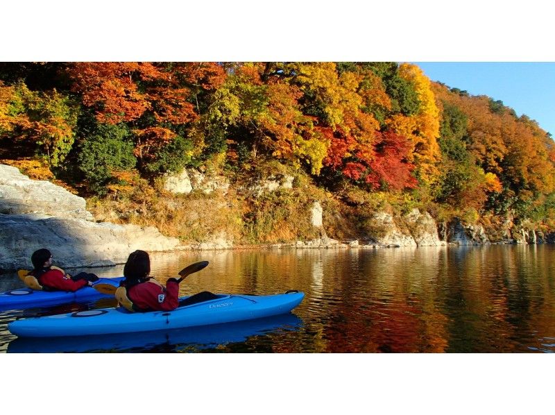 【埼玉・長瀞】絶景の長瀞・岩畳で紅葉狩りを愉しむカヤック体験（半日コース）の紹介画像