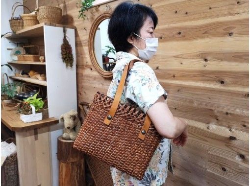 大阪市内 使いやすいサイズ 内袋もついている籐のかごバッグづくり アクティビティジャパン