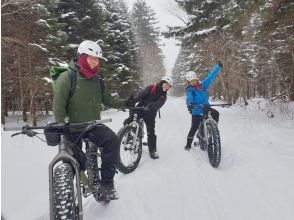 氷の宮殿七条大滝ファットバイクツアー　乗り心地バツグン！雪上を走れるファットバイクで自然の神秘を見に行こう。 (ホットドリンク・お菓子付き)