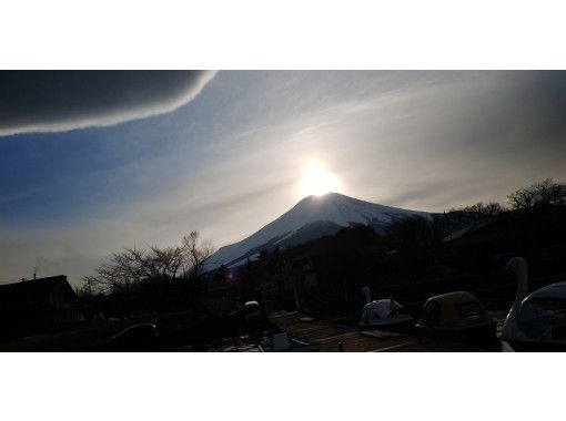 【山梨県・山中湖】ダイアモンド富士 船から観賞ツアー 1日限定2組 富士山頂に太陽が重なる!冬の神秘の絶景! 4か月間のみの限定ツアー