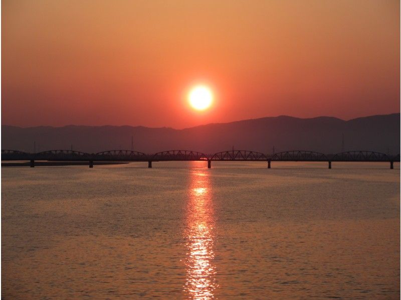 【Tokushima・Yoshinogawa】 Sunset Cruising on the Yoshinogawa, the Largest River in Shikoku & Dinner at a Hidden Bar-Restaurantの紹介画像