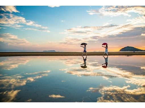【Kagawa・Chichibugahama】 Perfect for Instagram! Take a Picture of the "Mirror of the Sky" that Appears at Sunset and at Low Tideの画像