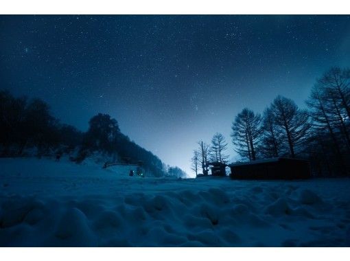 [เมืองไอเดะ ยามากาตะ] ทัวร์เดินป่ายามค่ำคืนของทัวร์ท้องฟ้าเต็มไปด้วยดวงดาวด้วย กิจกรรมเดินหิมะ(Snowshoes)の画像
