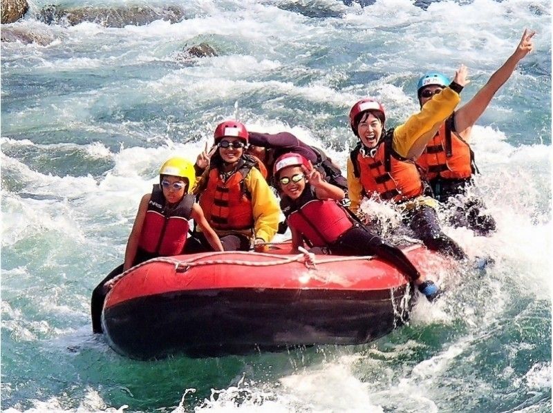 [Tokushima Yoshino-super Nagarekawa down] family half DAY [rafting]