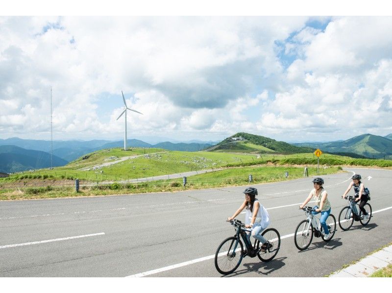 【愛媛・四国カルスト】四国カルストの高原で、爽やかな風を感じられる「半日サイクリングプラン」の紹介画像