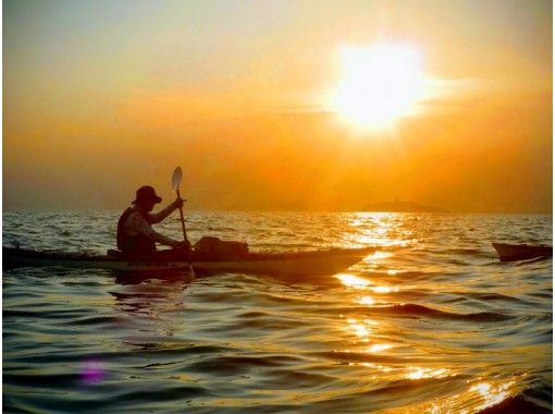 ★初心者大歓迎【湘南・逗子・シーカヤック・サンセット】アメニティ充実、バスタオル完備の施設でシーカヤック　サンセットコースの画像