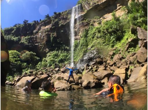 [Okinawa, Iriomote Island] Greedy tour: Pinaisara waterfall basin & sea conquering course!の画像