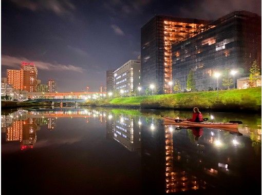 【東京・江戸川】夕陽と水面に映る東京夜景をシーカヤックで楽しむ「東京水路ナイトパドリング」の画像