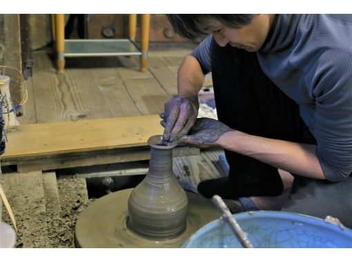 [Ishii Town, Tokushima Prefecture] Enjoy the charm of the original and beautiful blue Asagi "Celadon"! Ceramic art experience under the guidance of potter Mitsuharu Satoの画像