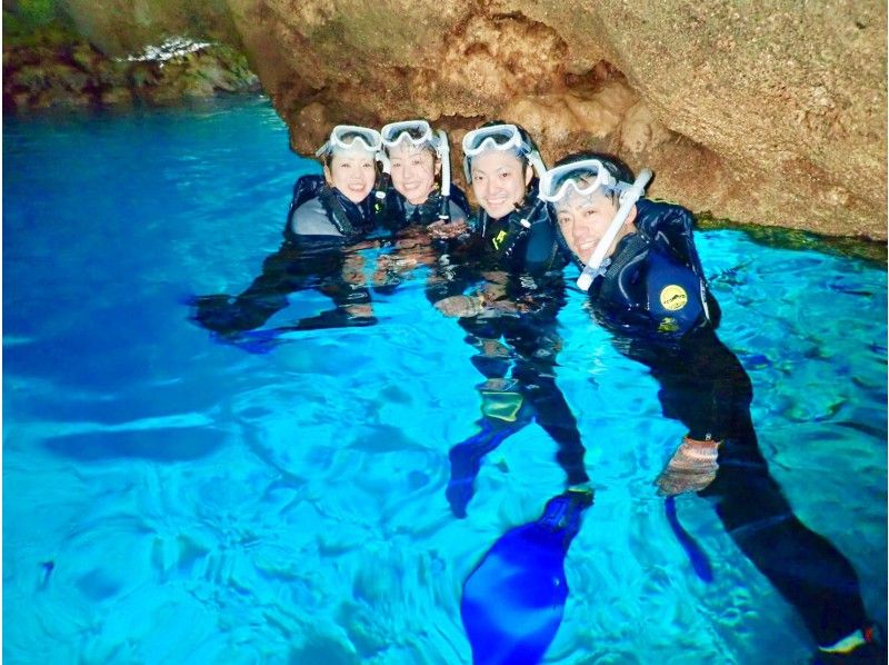 【特別セール実施中】沖縄・青の洞窟シュノーケル☆写真無料プレゼント☆少人数制☆安全対策優良店☆受賞歴多数！の紹介画像