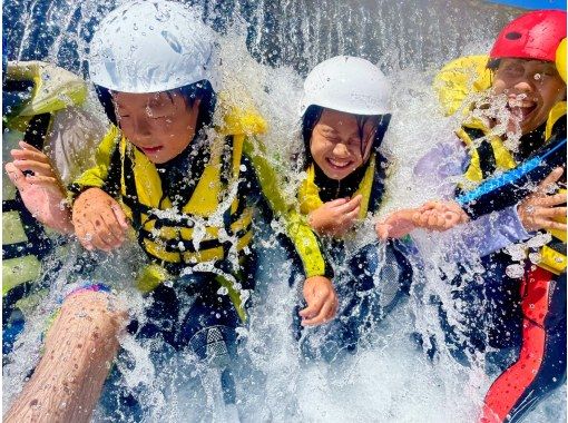 【Googleクチコミ☆4.9】5歳からのキャニオニング体験!冒険感満載のツアー!大人も楽しめる! 【Googleクチコミ☆4.9】5歳からのキャニオニング体験!冒険感満載のツアー!大人も楽しめる!