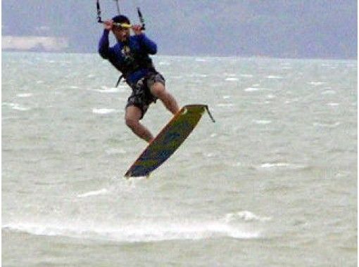 [Okinawa ・ Miyakojima 】 Experienced person limited! Recommended experience kite board master course (up to 4 days)の画像