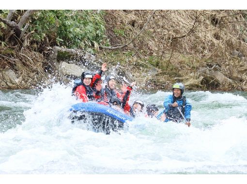 [Nisekora Rafting] Spring only ♪ Enjoy thrilling rapids rafting! <Group discounts available for groups of 6 or more>の画像